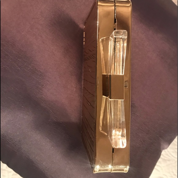 Beautiful gold w/Acrylic handle purse,classy! - Picture 2 of 6